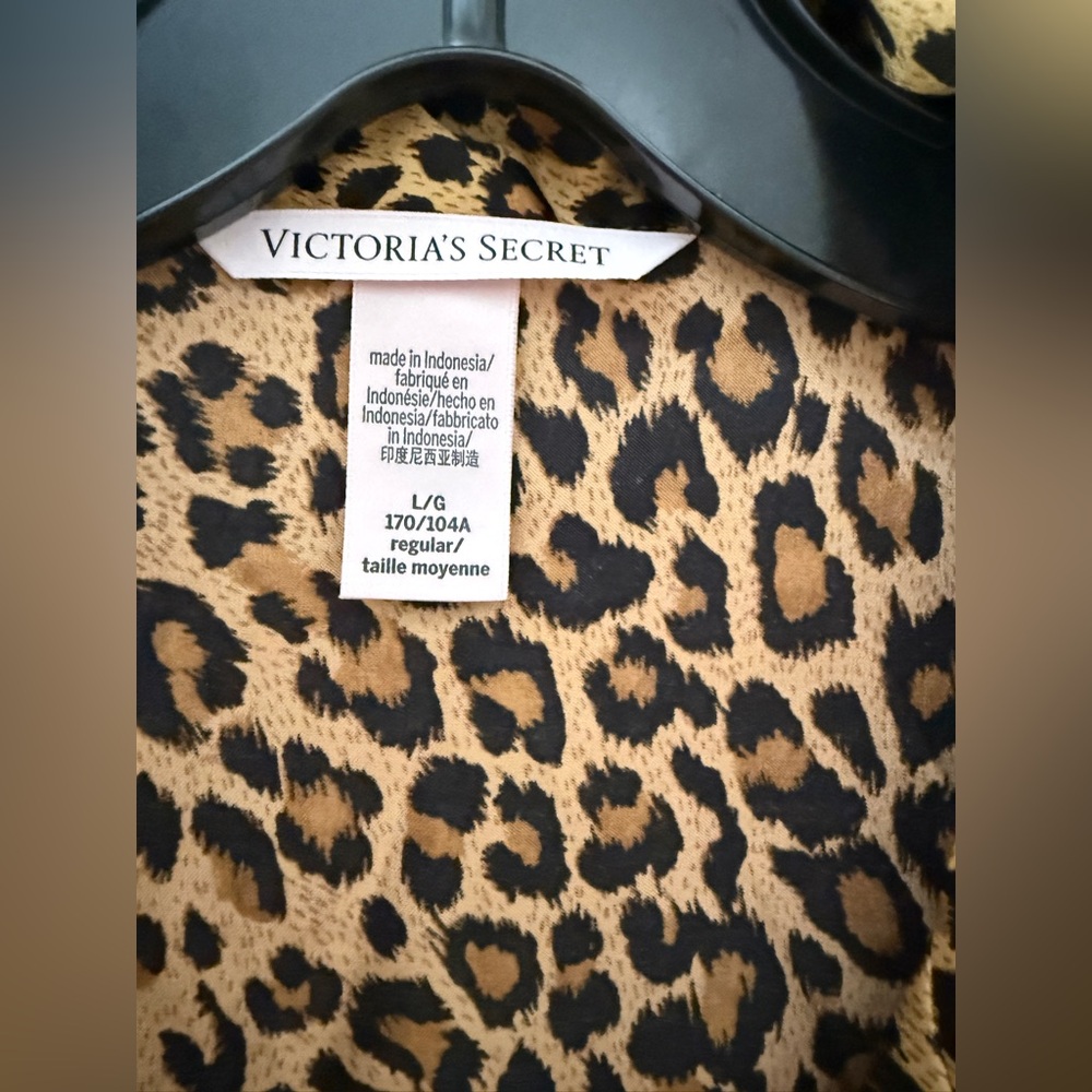 VICTORIA'S SECRET Signature Satin Long Pajama Set, Marzipan Leopard, Size Large - Picture 8 of 9